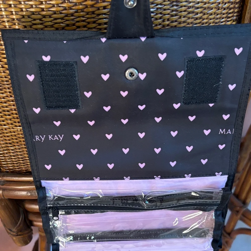 Mary Kay Black and Pink travel roll NWOT for your shampoos and cosmetics